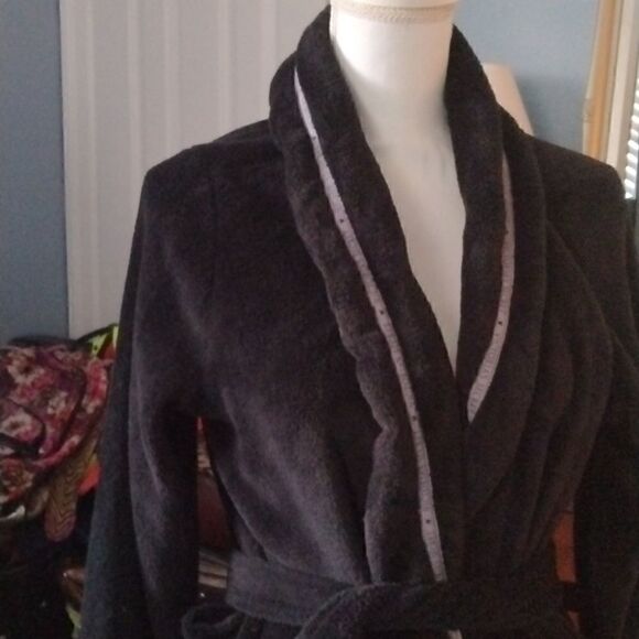 Victoria Secret   - Picture 2 of 6